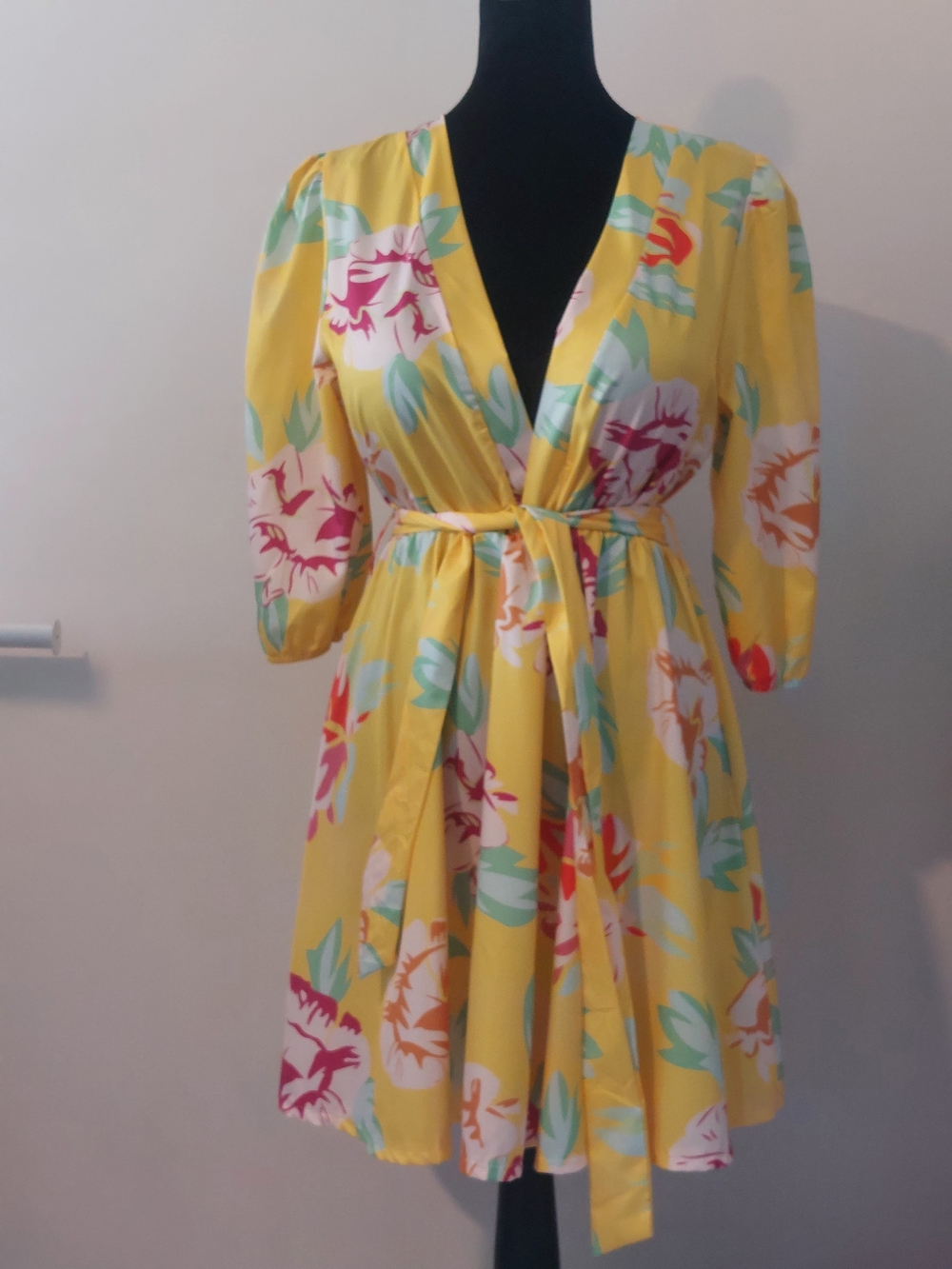 Unbranded Silky Yellow Floral Deep V-Neck Tie-Waist Mini Dress (Size M)